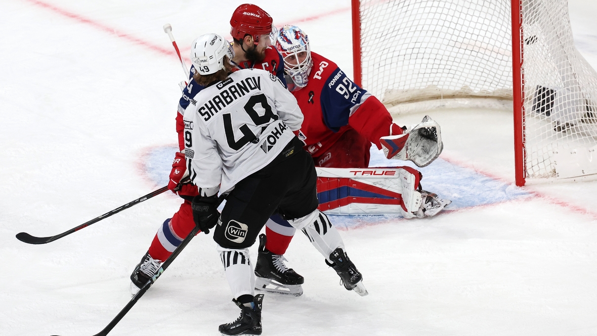 Нападающий «Трактора» Максим Шабанов в матче против «Локомотива» 21 мая.