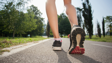 Чем опасен тренд на 100 тысяч шагов в день.