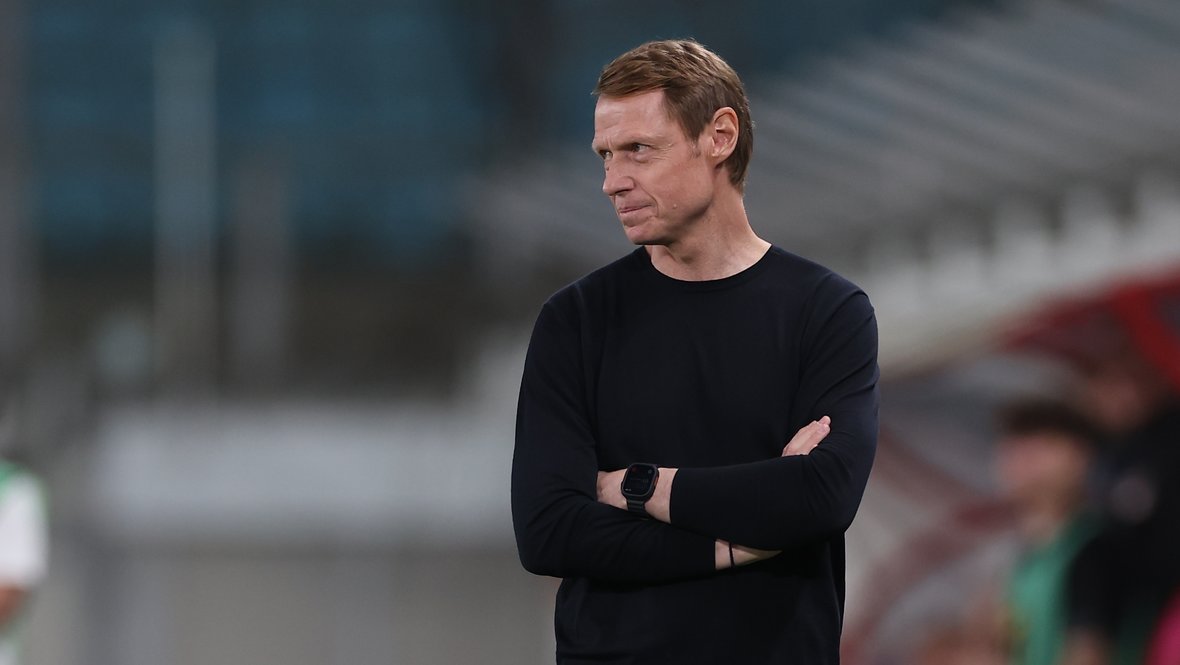 Главный тренер «Торпедо» Олег Кононов.