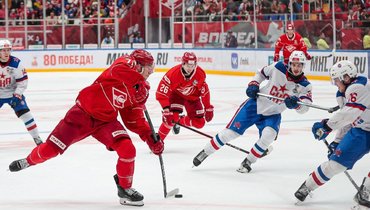 «Позор!» Решающий матч МХЛ в Москве перенесли на арену на 1500 зрителей, болельщики негодуют