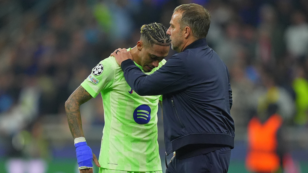 Ханси Флик и Рафинья («Барселона»).