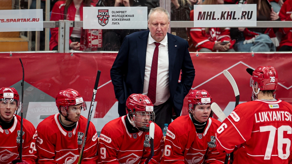 Главный тренер МХК «Спартак» Александр Барков.