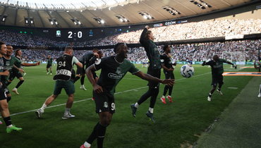 Футболисты «Краснодара» празднуют победу над «Динамо» (3:0) и чемпионство в РПЛ 24 мая.