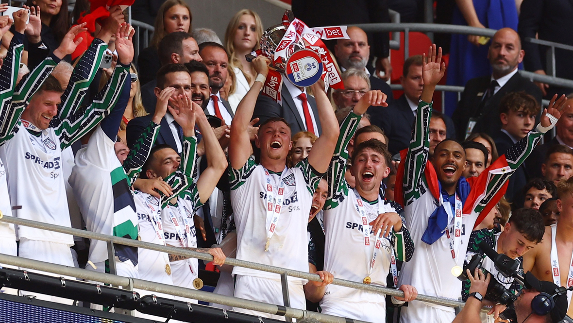 «Сандерленд» обыграл «Шеффилд Юнайтед» (2:1) и вышел в АПЛ.