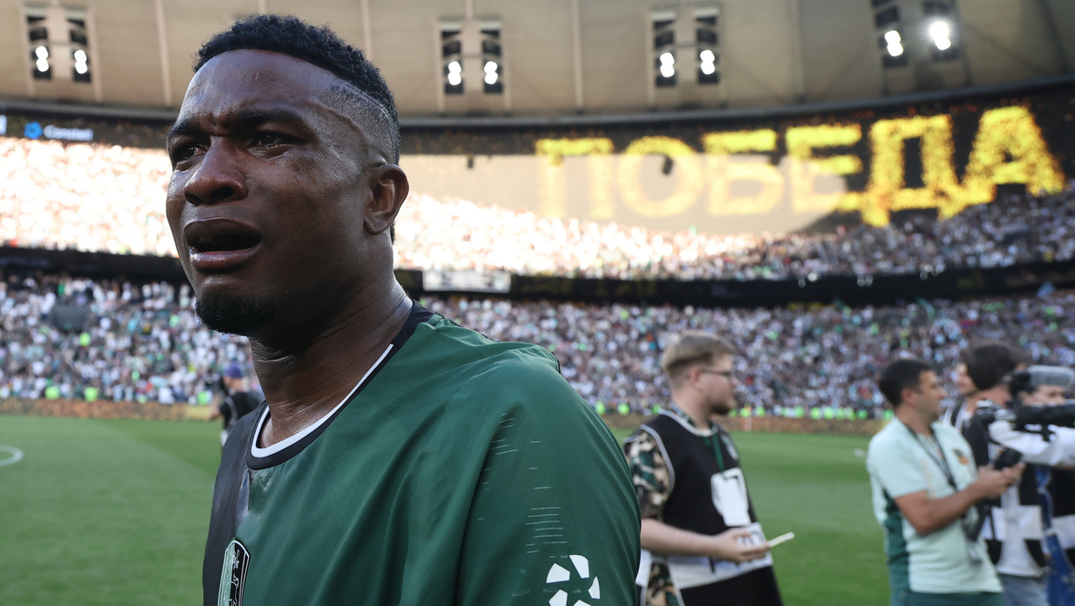 Слезы на глазах нападающего «Краснодара» Джона Кордобы.