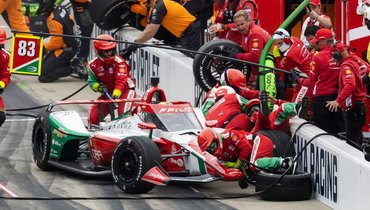 Роберт Шварцман сбил механиков на «Инди-500».