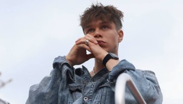 Актер Глеб Калюжный ушел в армию.