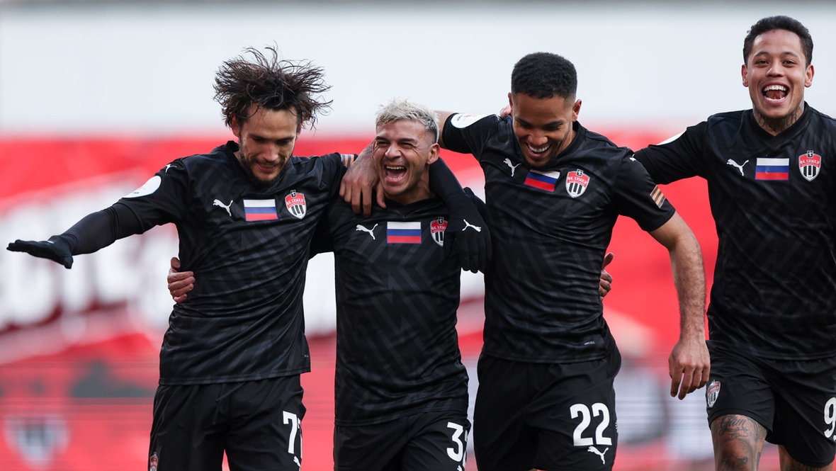 Футболисты «Химок» Алекс Корредера, Лукас Вера, Роберт Мехия и Ориньо