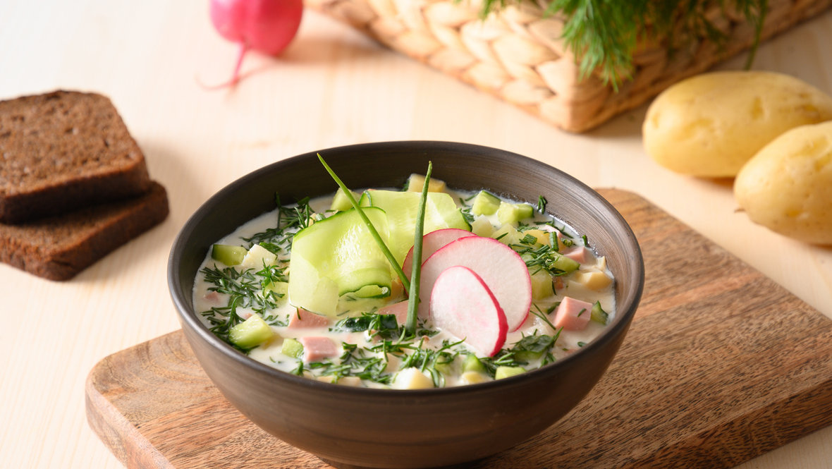 Окрошка на столе