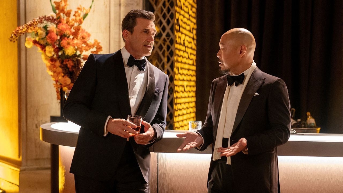 Кадр из сериала «Друзья и соседи», создатель Джон Троппер, Apple TV+