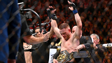 Джек Делла Маддалена с чемпионским поясом UFC.