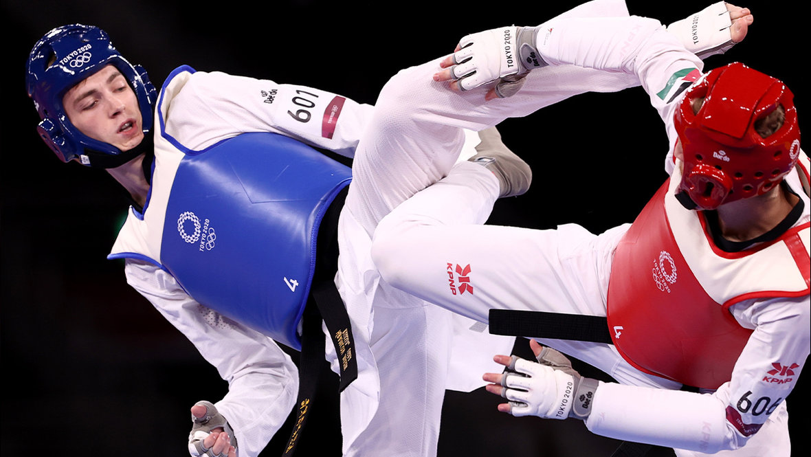 Максим Храмцов против Салеха Эль-Шарабати на Олимпиаде в Токио.