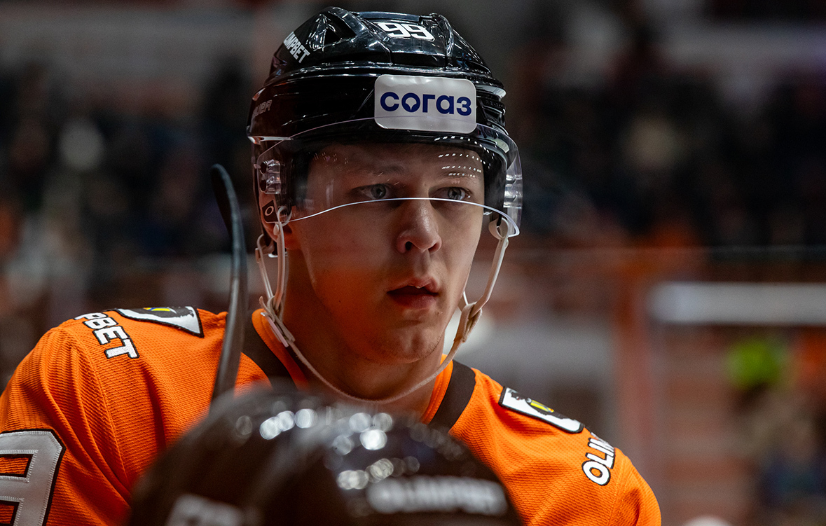 Нападающий «Амура» Сергей Дубакин.