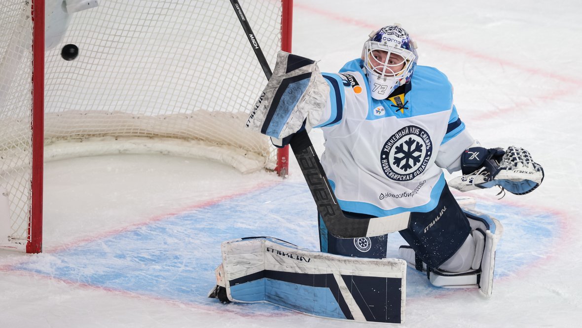 Голкипер Денис Костин.