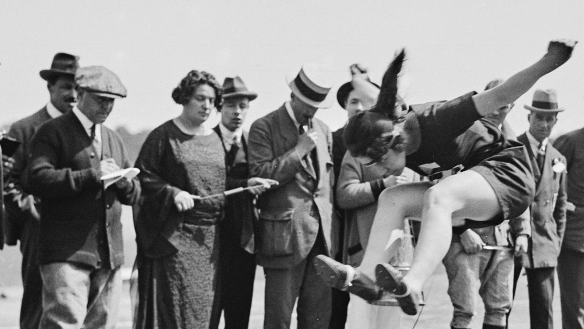 Алиса Миллиат (вторая слева). Алиса Миллиат (вторая слева).