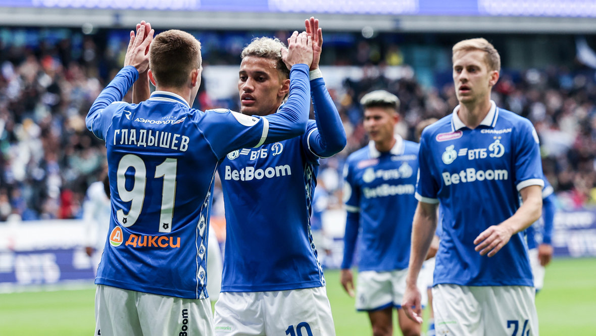 Ярослав Гладышев, Бителло и Даниил Фомин. Футболисты «Динамо» Ярослав Гладышев, Бителло и Даниил Фомин