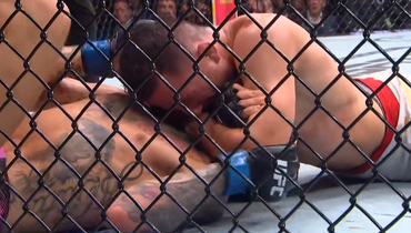 Мераб Двалишвили удушающим приемом победил Шона О'Мэлли на&nbsp;UFC 316.