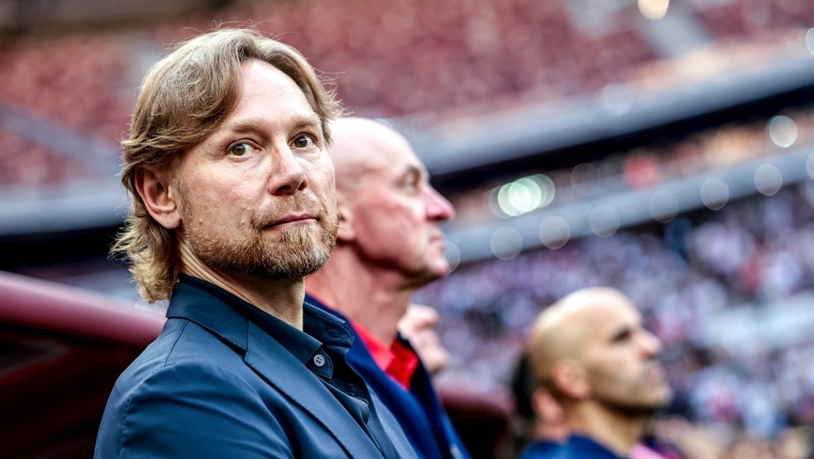 Валерий Карпин.