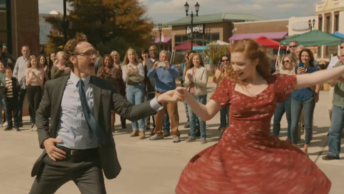 Кадр из фильма «Жизнь Чака», реж. Майк Флэнаган, Intrepid Pictures, QWGmire, Red Room Pictures