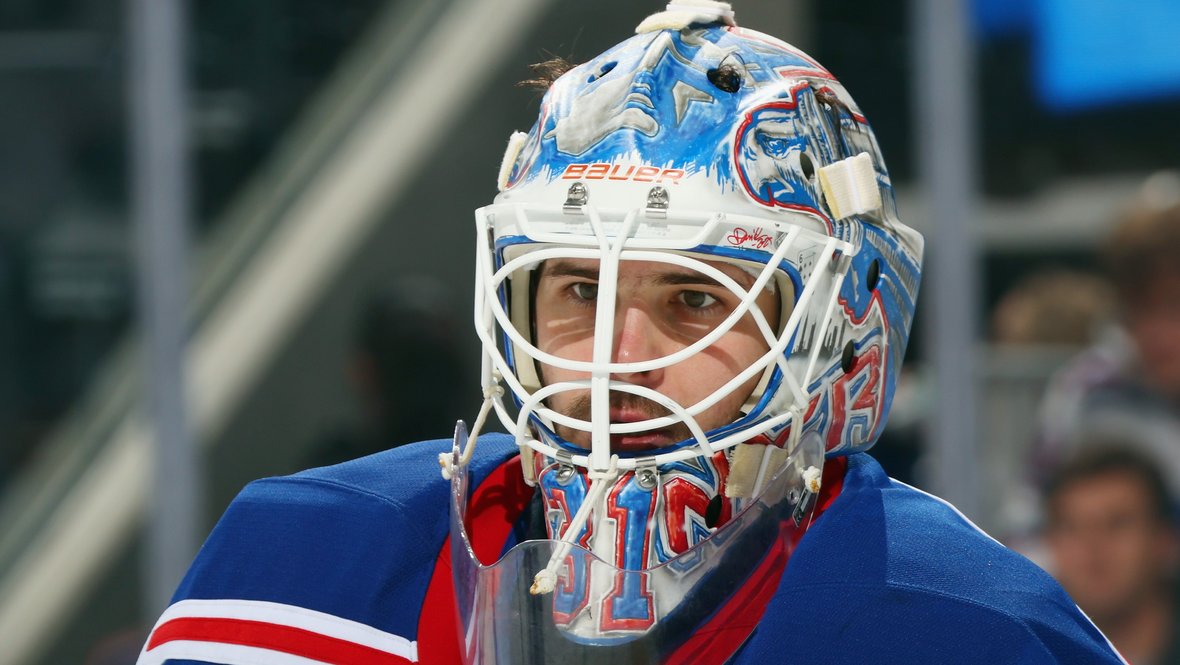 Голкипер «Рейнджерс» Игорь Шестеркин.