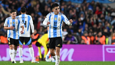 Аргентина в меньшинстве вырвала ничью в матче с Колумбией