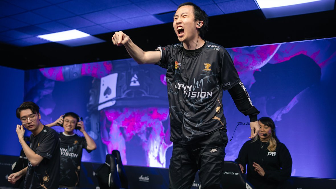 EmiliaQAQ из Lynn Vision.