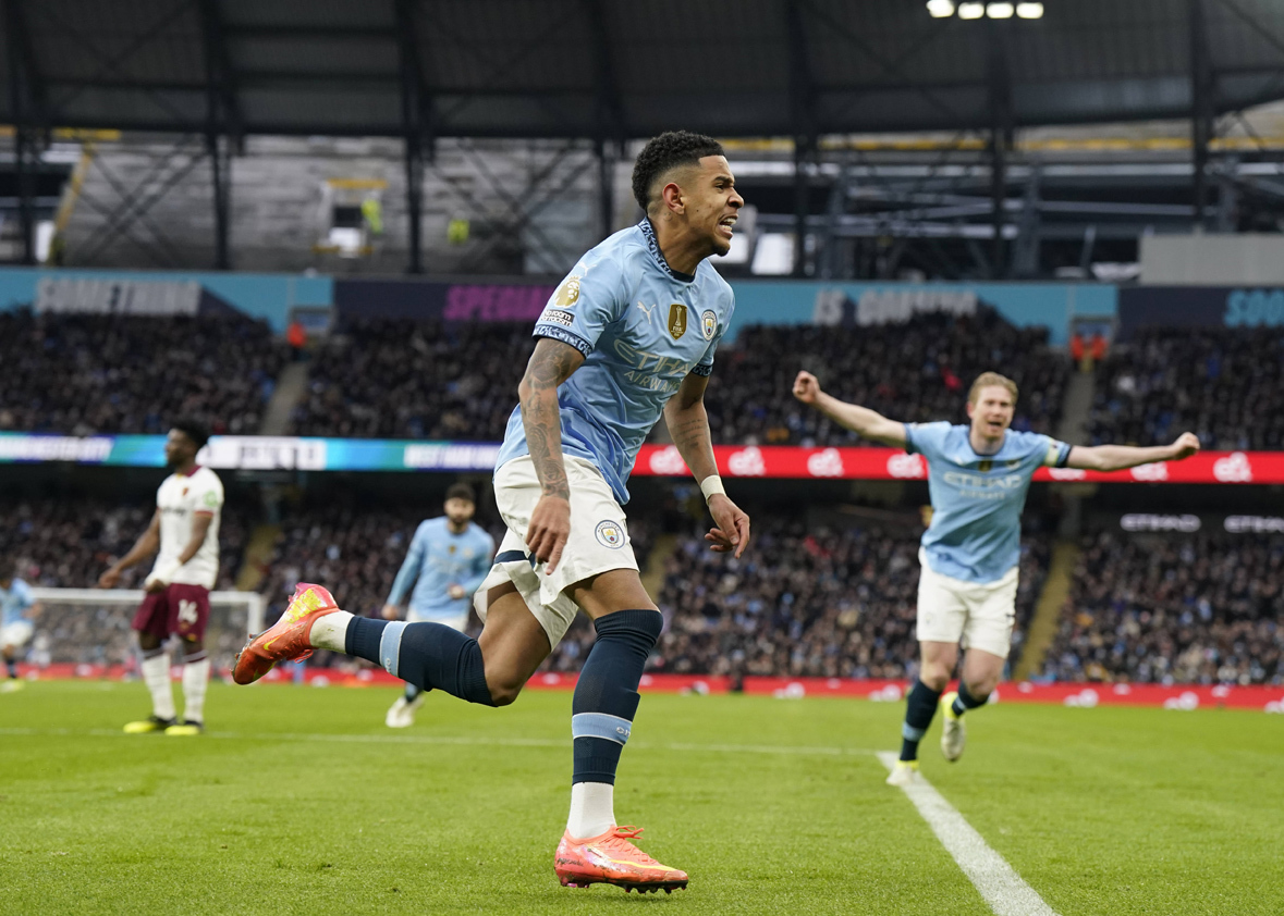 Савио. Футболист «Манчестер Сити» Савио