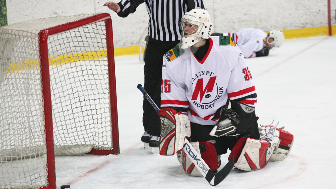 Сергей Бобровский. Голкипер Сергей Бобровский в матче за «Металлург»
