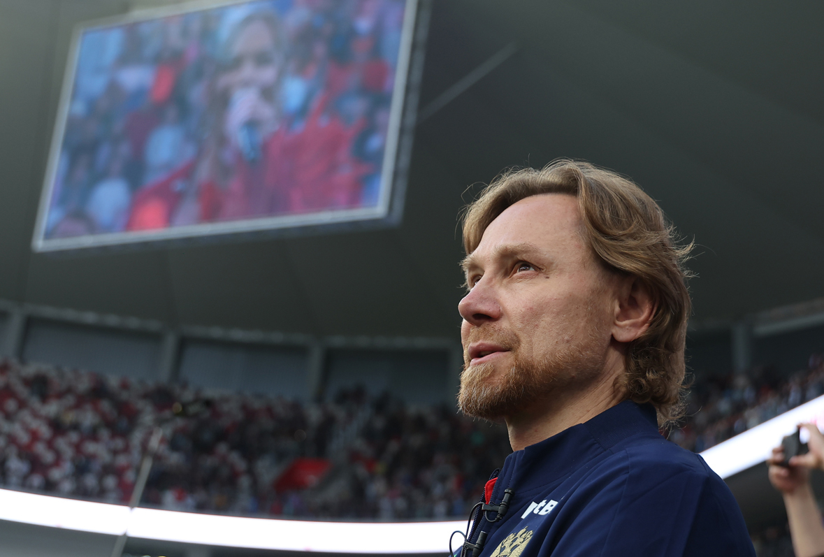 Валерий Карпин. Главный тренер сборной России Валерий Карпин