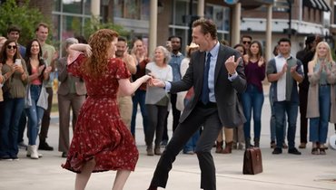 Жизнь Чака, Том Хиддлстон.