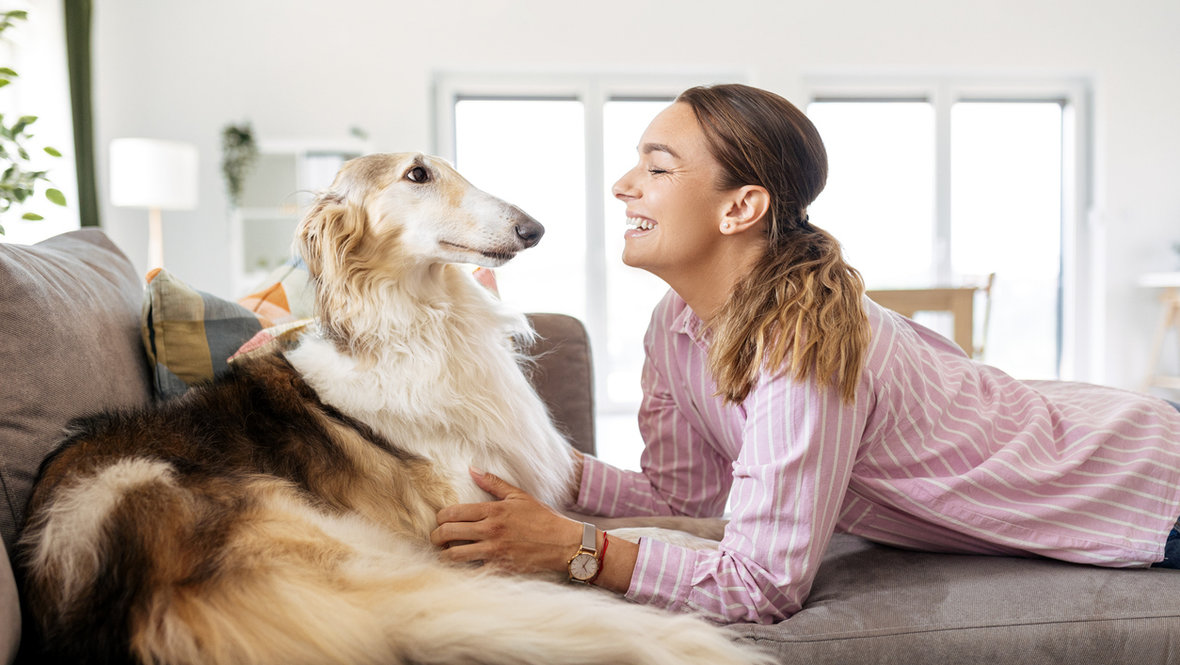 Девушка с собакой