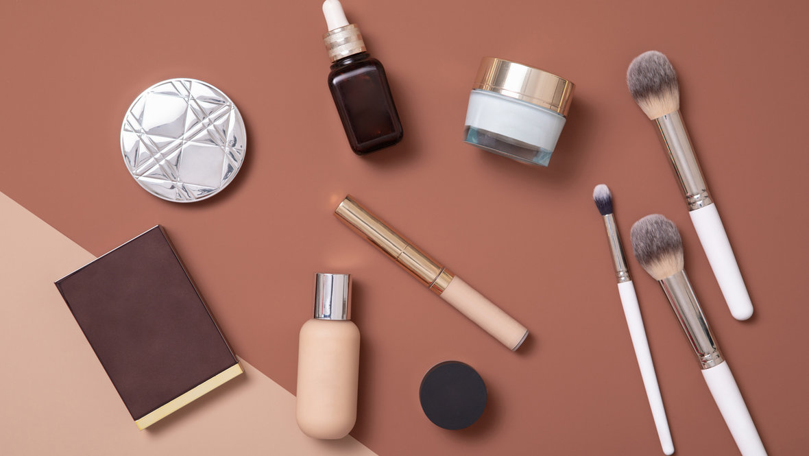 Косметика для макияжа.