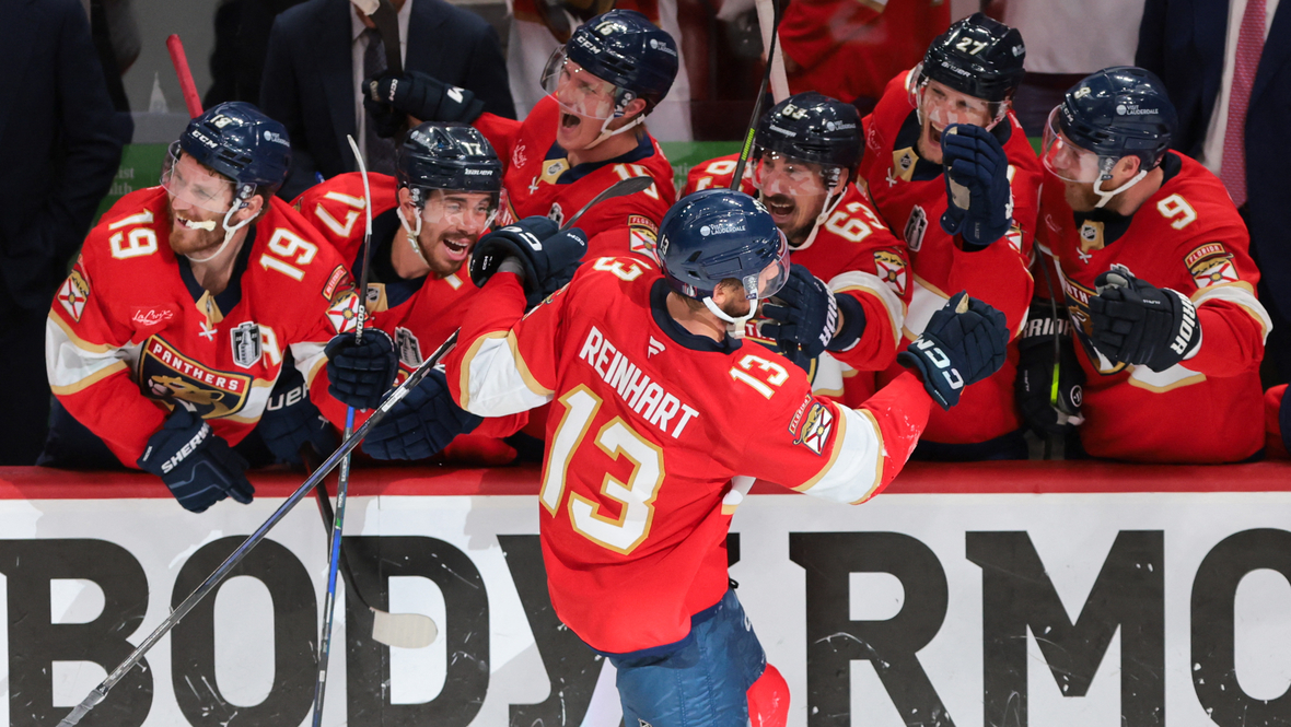 Сэм Райнхарт (№13).