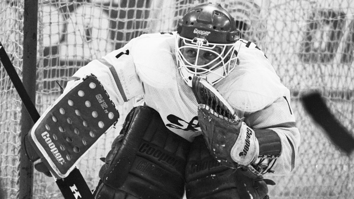 Хоккейный вратарь Владимир Мышкин