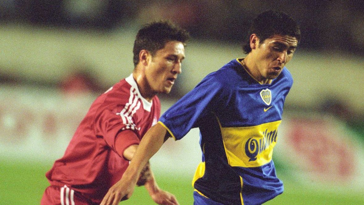 Роберт Ковач и Хуан Роман Рикельме в матче «Бавария» — «Бока Хуниорс».