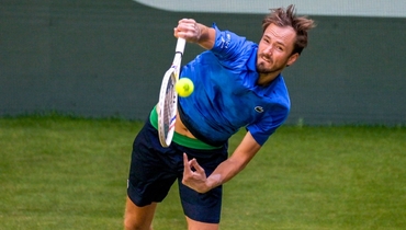 Медведев обыграл Микельсена и стал первым полуфиналистом турнира в Галле