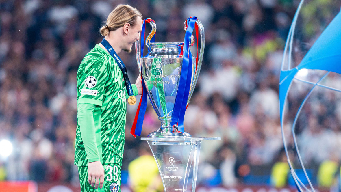 Матвей Сафонов. Вратарь «ПСЖ» Матвей Сафонов