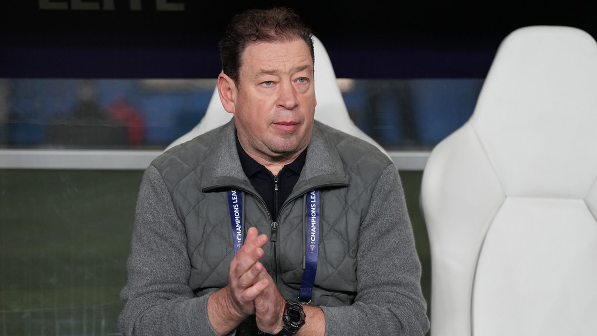 Леонид Слуцкий. Главный тренер «Шанхай Шэньхуа» Леонид Слуцкий