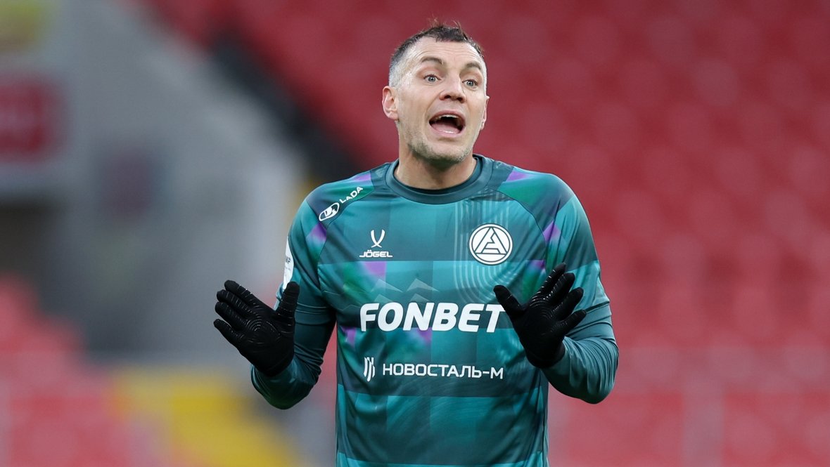 Нападающий «Акрона» Артем Дзюба.