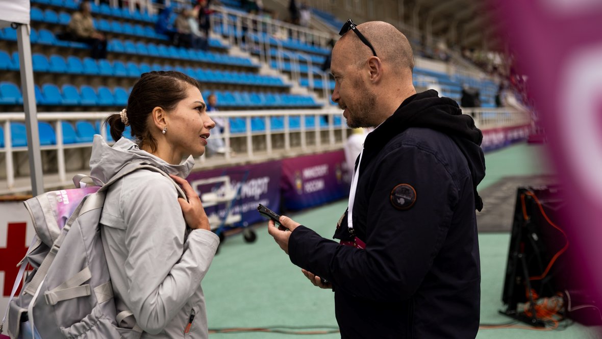 Светлана Аплачкина дает интервью.