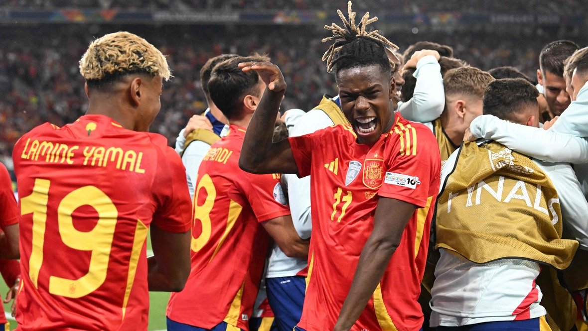 Нико Уильямс и Ламин Ямаль.