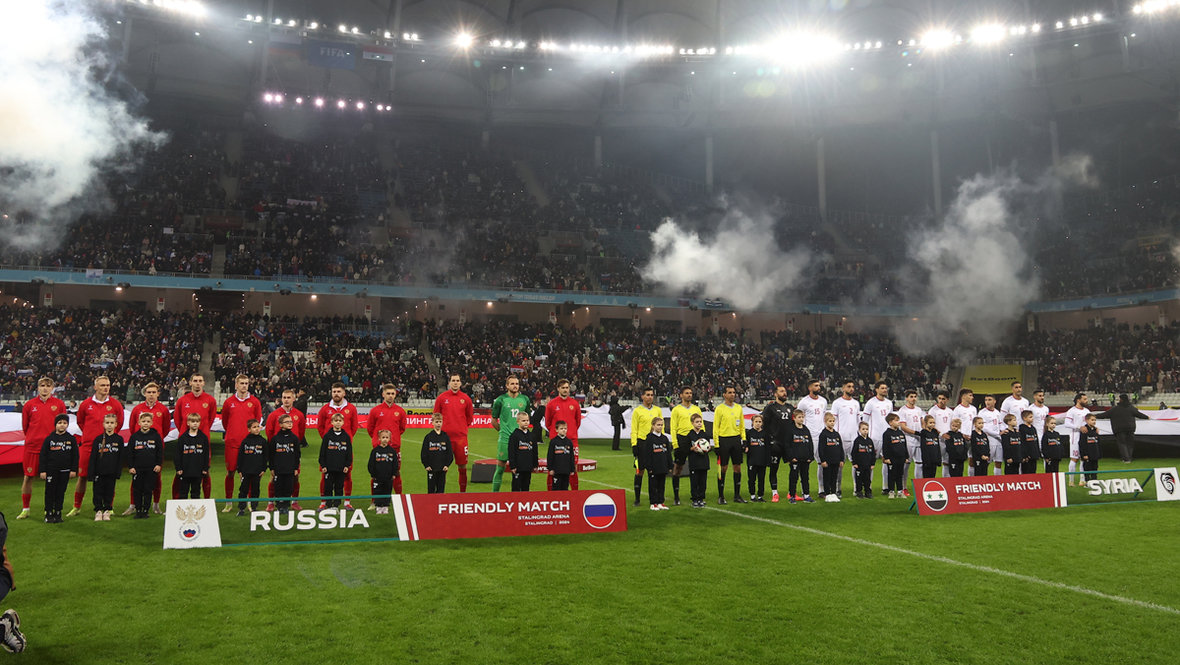 Футболисты сборных России и Сирии перед товарищеским матчем в 2024 году. Футболисты сборных России и Сирии перед товарищеским матчем в 2024 году.