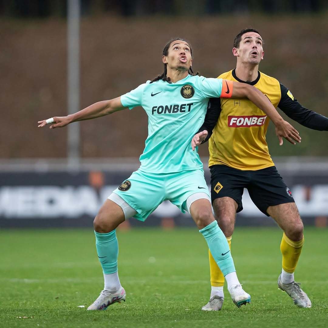 Вальтер Эдамс Скляр (в центре).