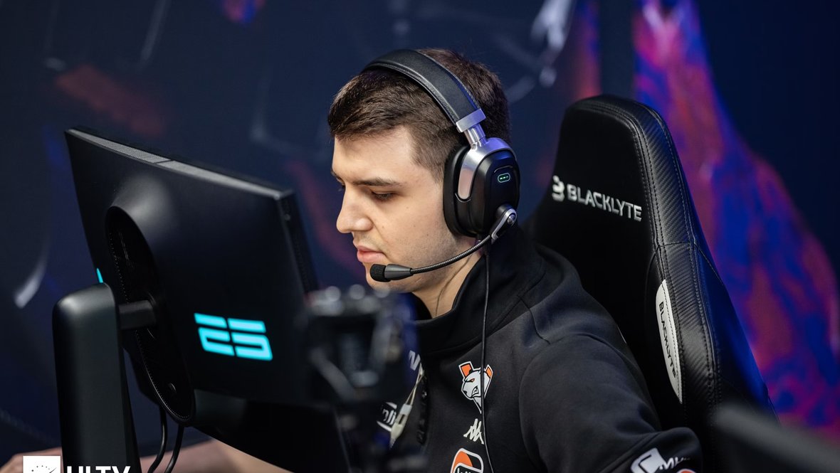 FL1T из Virtus Pro.