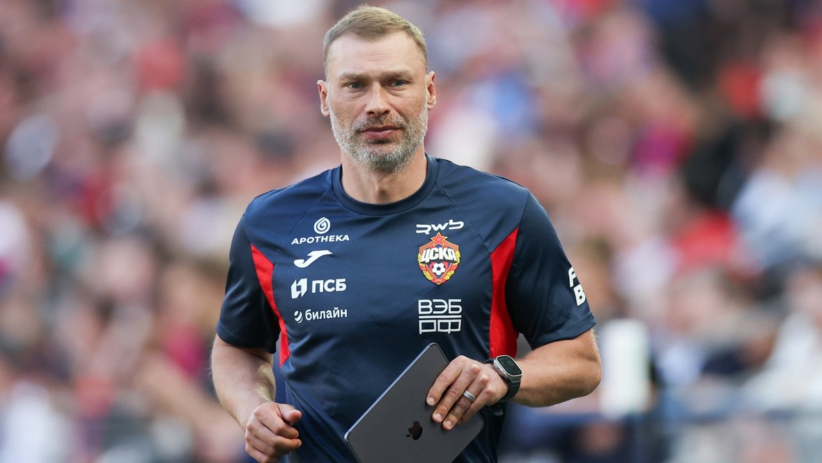 Тренер Алексей Березуцкий.