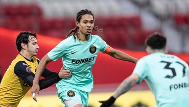 Вальтер Эдамс Скляр (в центре).