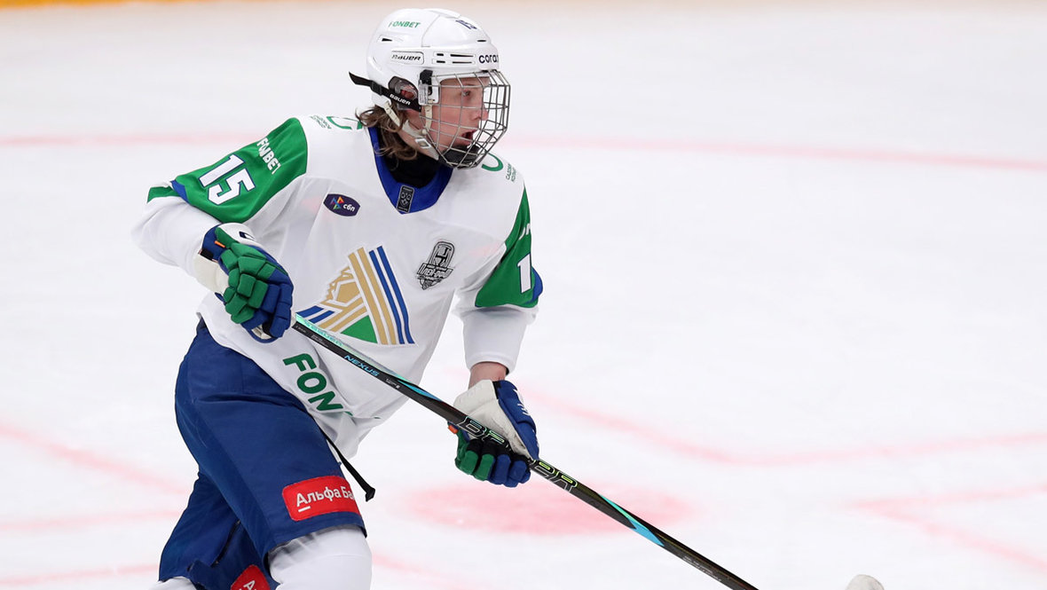 Александр Жаровский. Хоккеист Александр Жаровский