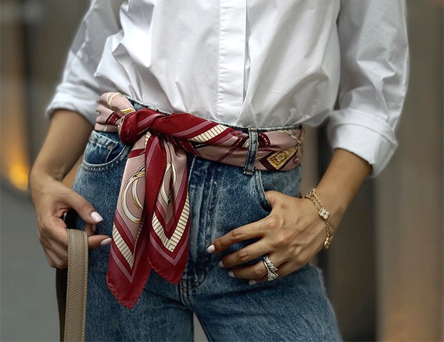 Платок на поясе