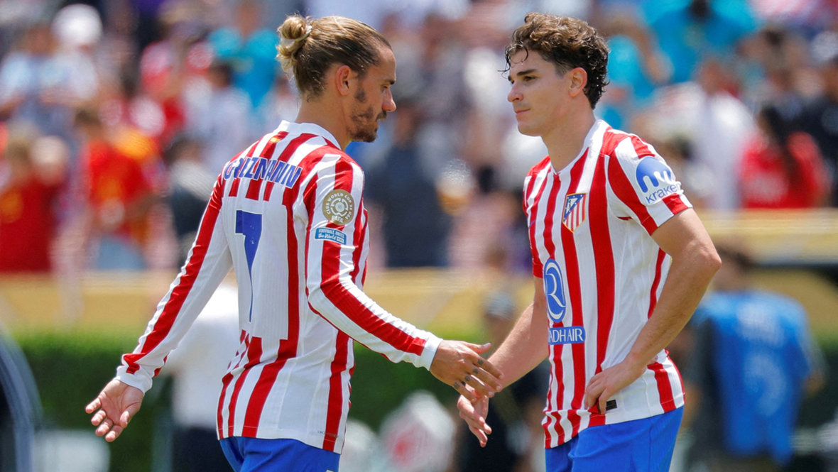 Антуан Гризманн и Хулиан Альварес. Футболисты «Атлетико» Антуан Гризманн и Хулиан Альварес