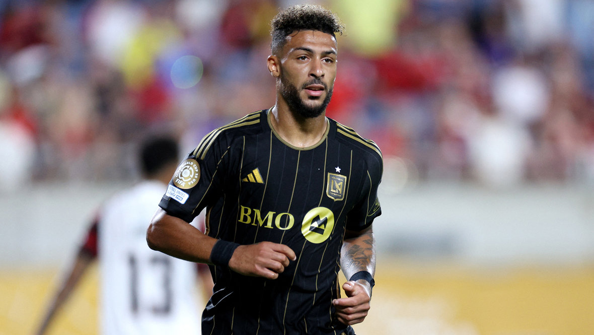 Дени Буанга. Футболист «Лос-Анджелеса» Дени Буанга